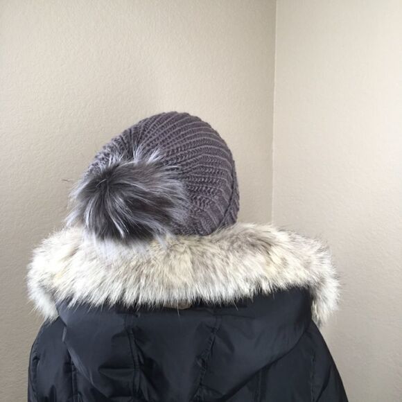 New Treasure and Bond Grey Knit Pom Beanie (F3) - Picture 3 of 7